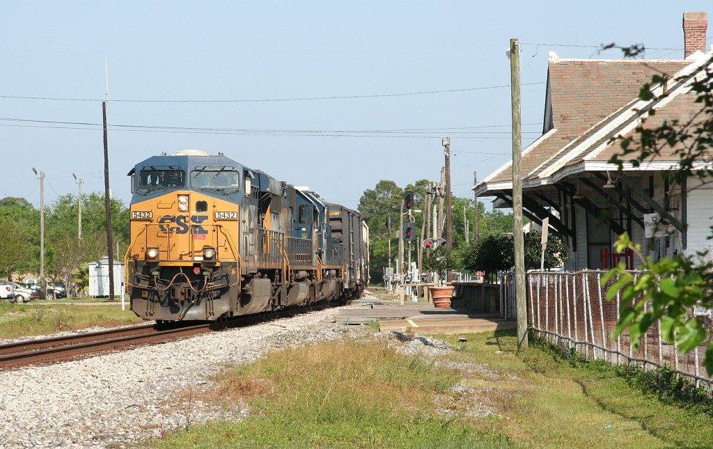 CSX SB going by the depot